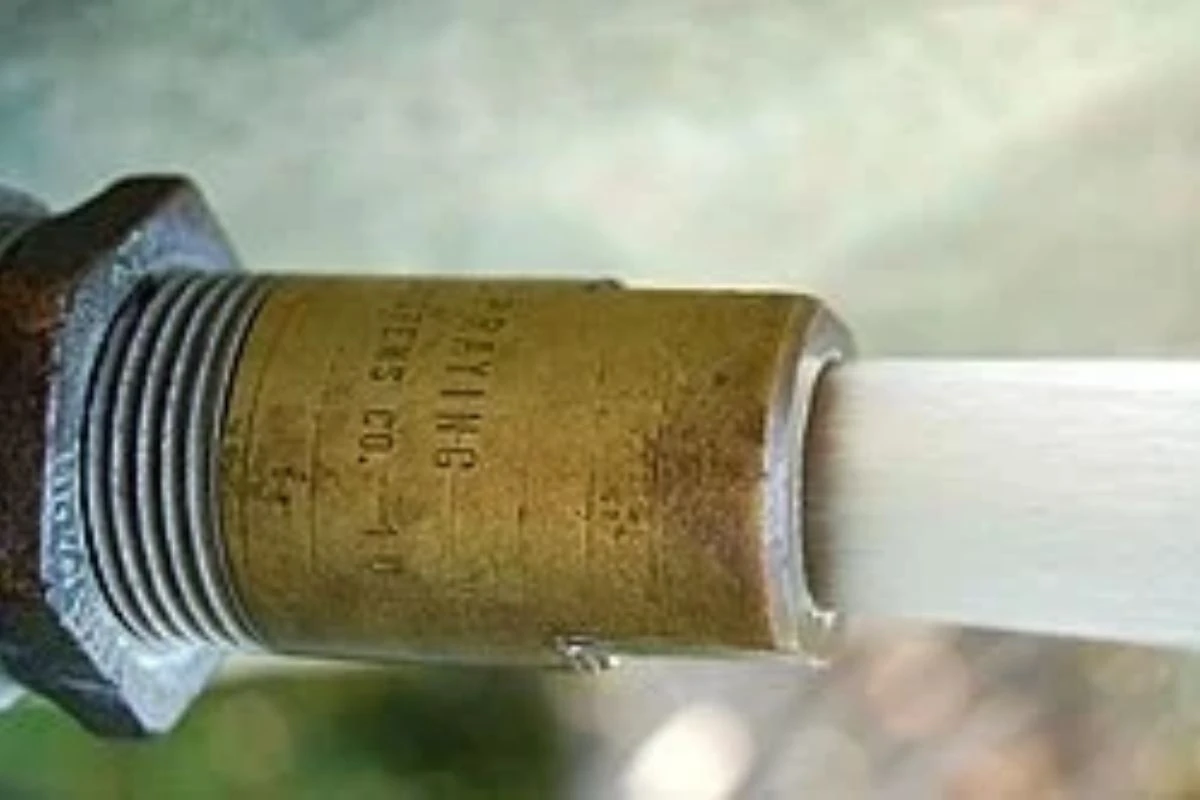 Hydro jetting nozzle head used to scour grease and roots from drain pipes