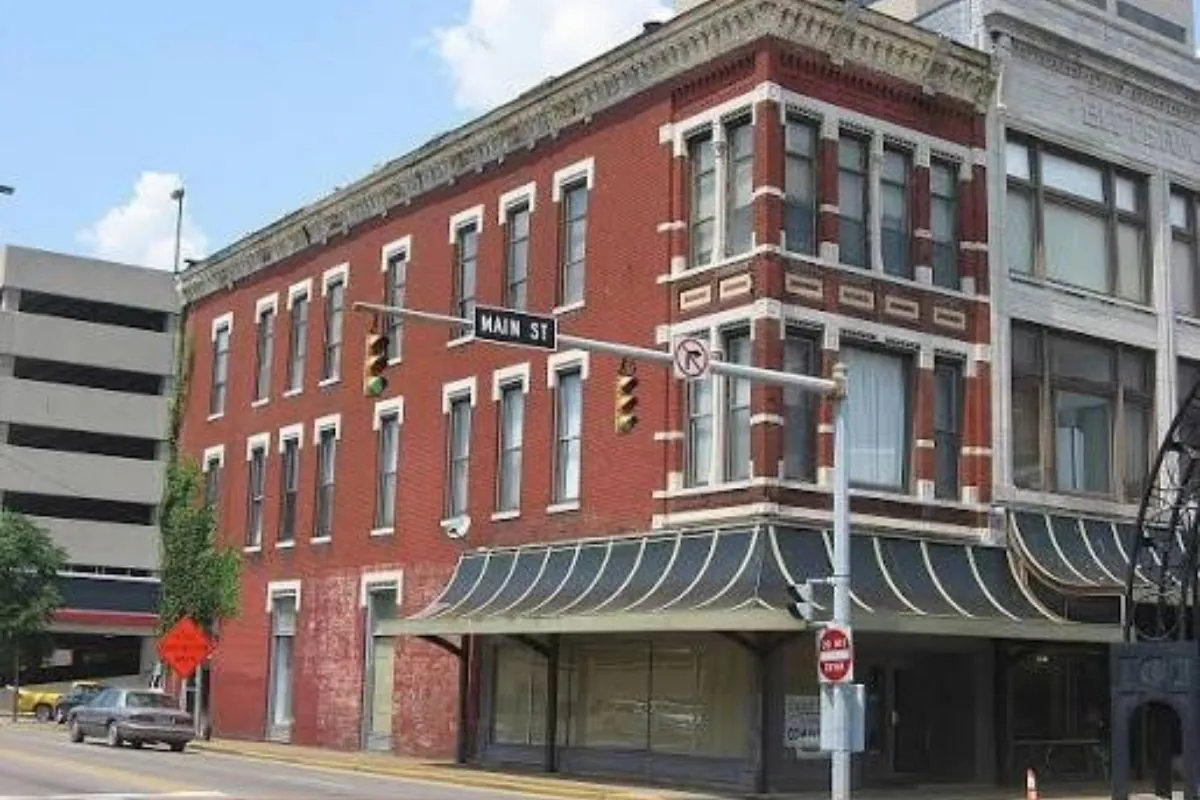 Older brick commercial buildings in downtown Thomasville, NC